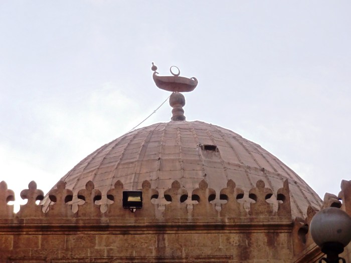 When building the grave from Imam Shafi, the great Saladin chose to place a boat in place of the crescent on top of the dome. When asked why, he replied "beneath it lies a sea of knowledge"